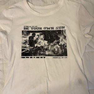 Be your own sun graphic tee. NWOT